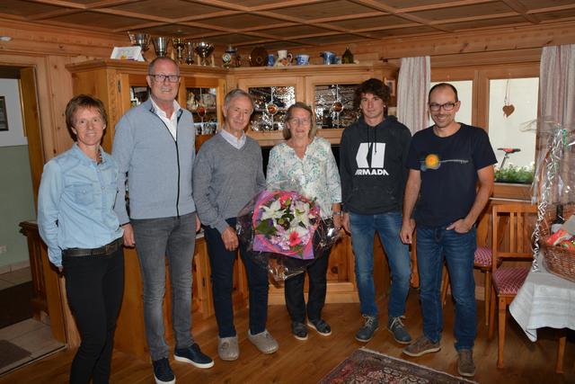 Im Bild: Jubilar Nikolaus Ganahl (3.v.l.) mit Familie und Bgm. Werner Kurz