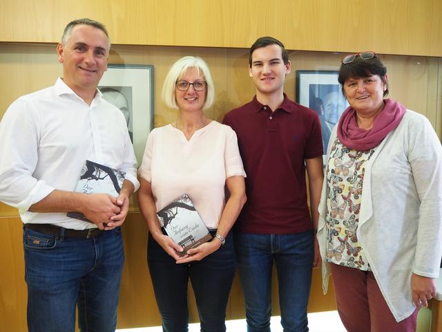 Im Rathaus Stadtschlaining wurde das Buch "Der Anfang vom Ende" vorgestellt. | Foto: Verein Zukunft Schlaining
