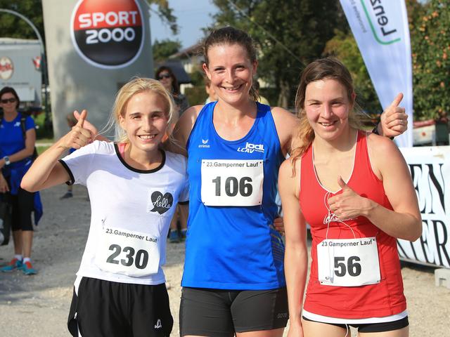 Die ersten Drei bei den Damen (v.l.): Carina Kirchgatterer (2.), Lisa Müller (1.) und Lisa Fröhlich (3.). | Foto: Helmut Klein