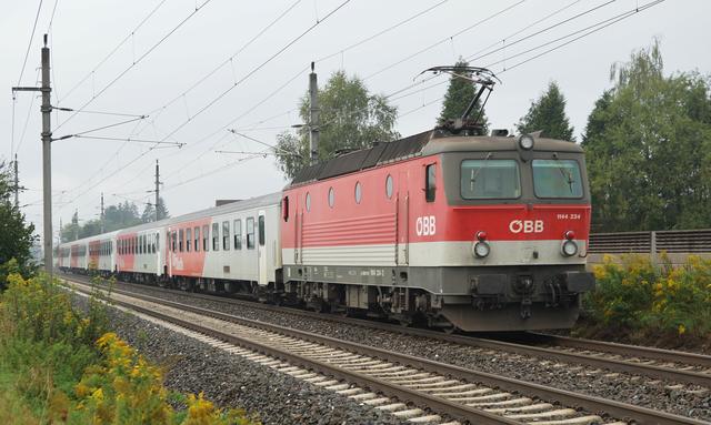 Der Bahnübergang in Weißkirchen wird vorübergehend gesperrt.