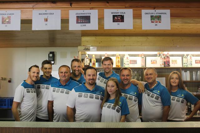 Das Team vom UTC Tennisteam verwöhnte die Besucher in der Krammerhalle mit leckeren Grillspeisen | Foto: arbes