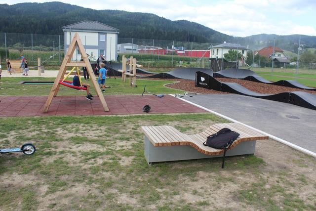 Parcours-Elemente, Trampolin, Volleyballplatz und Pumptrack – Das Angebot im Jugendpark ist äußerst vielfältig.