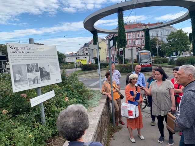 Ein Rundgang stummer Zeugen: Auf die Spuren jüdischen Lebens begab sich ein Spaziergang der besonderen Art in der Brigittenau.