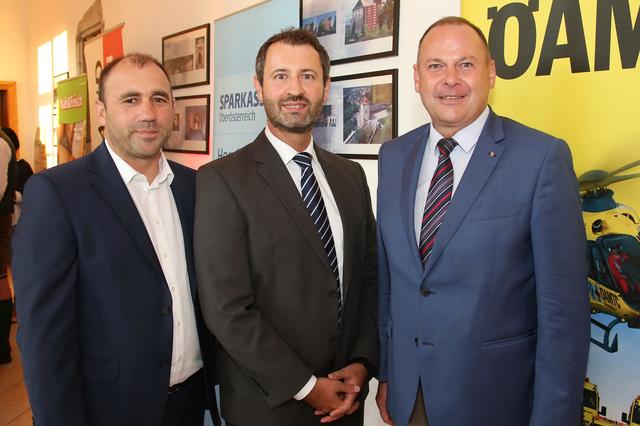 Albert Maringer (Gebietskrankenkasse OÖ, l.), LAbg. Josef Rathgeb (r.) und Markus Käferböck (Biz-Up)- | Foto: Andreas Maringer