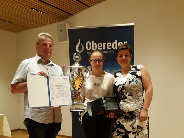 Leonie mit ihren Eltern Franz und Alexandra Tieber