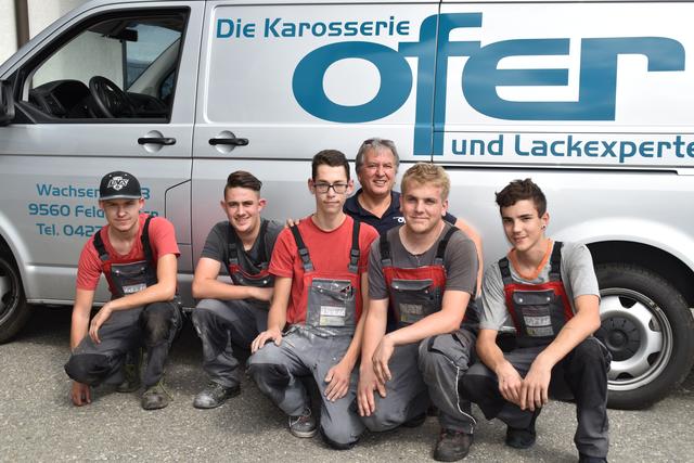 Firmenchef Franz Ofer lebt seinen Lehrlingen vor, dass man es mit Fleiß und Engagement sehr weit bringen kann  | Foto: Friessnegg
