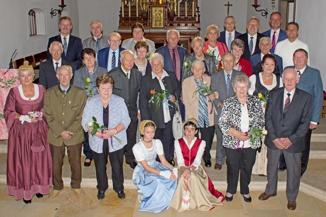 Das Eiserne, die diamantenen und goldenen Jubelpaare feierten mit den Ehrengästen. | Foto: Foto: Lanzerstorfer