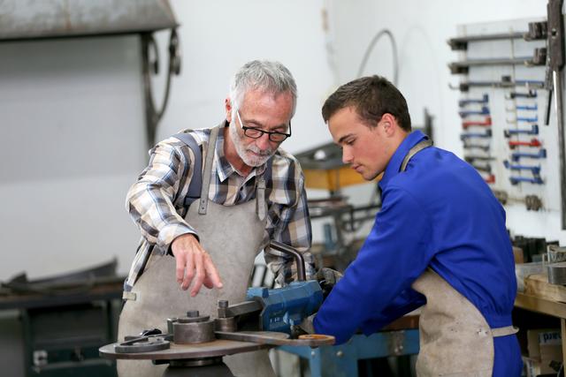 Trendumkehr: Die Lehre nach der Matura wird immer beliebter – auch dank Formen wie der Dualen Akademie. | Foto: goodluz/Fotolia