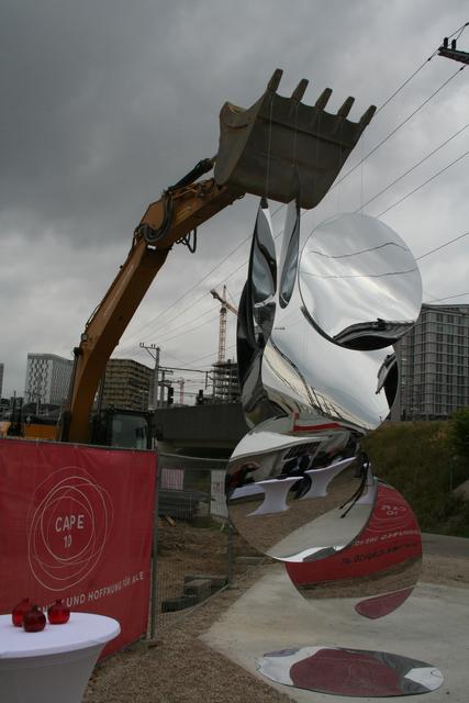 Dieses Kunstwerk von Eve Schlegl diente als Wegweiser und wird im Cape 10 integriert. | Foto: Karl Pufler