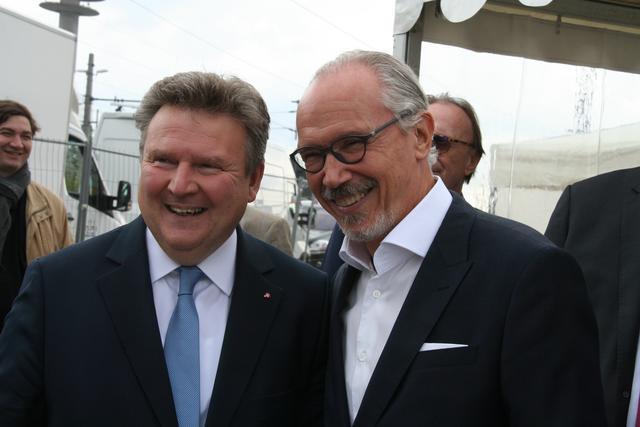 "Cape 10"-Initiator Siegfried Meryn (r) mit Bürgermeister Michael Ludwig. | Foto: Karl Pufler