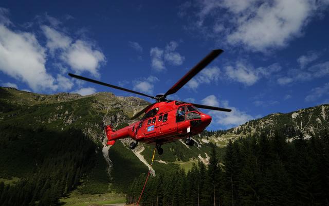 Die AS 332 Super Puma hebt ab