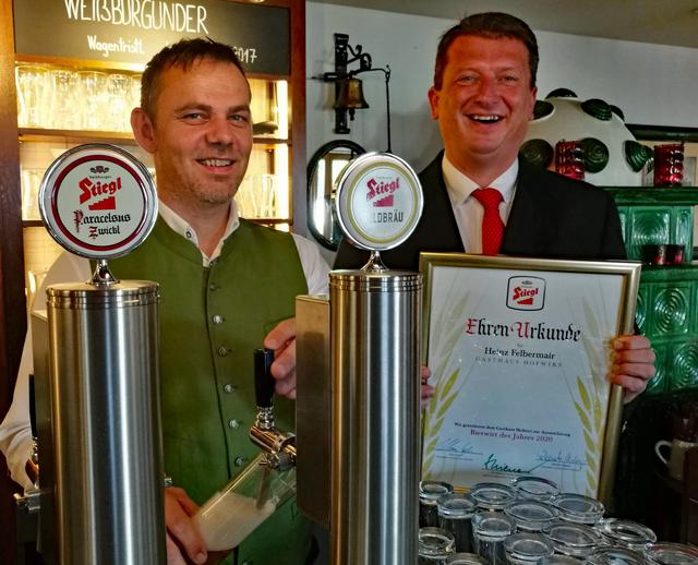 Der oberösterreichische Bierwirt 2020 heißt Heinz Felbermair – im Bild mit Stiegl-Bierversilberer Gerhard Hötzinger (r.). | Foto: Picker PR/Zölß 