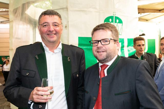 Unterhielten sich prächtig: Jörg Leichtfried und Hannes Schwarz | Foto: Jorj Konstantinov