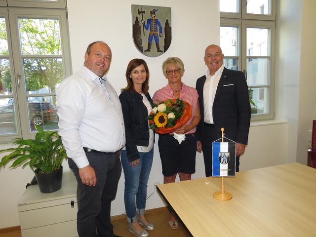 Verabschiedung: Amtsleiter Roland Poiger, Kinderkrippenleiterin Petra Wurglits, Waltraud Imre und Bgm. Georg Rosner
