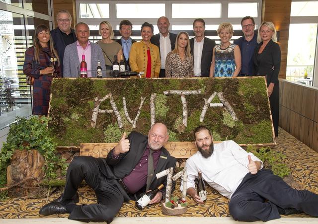 AVITA Geschäftsführer Peter Prisching durfte an diesem besonderen Abend zahlreiche VIP’s begrüßen. Darunter: Verena Putz, Franz Wohlfahrt, Wolfgang Unger, Nicole Trimmel, Hans Goger, Ines Prisching, Andrea Foda, Franco Foda, Susanne Gregoritsch, Werner Gregoritsch, Silvia Wohlfahrt. | Foto: Fotostudio Muik 