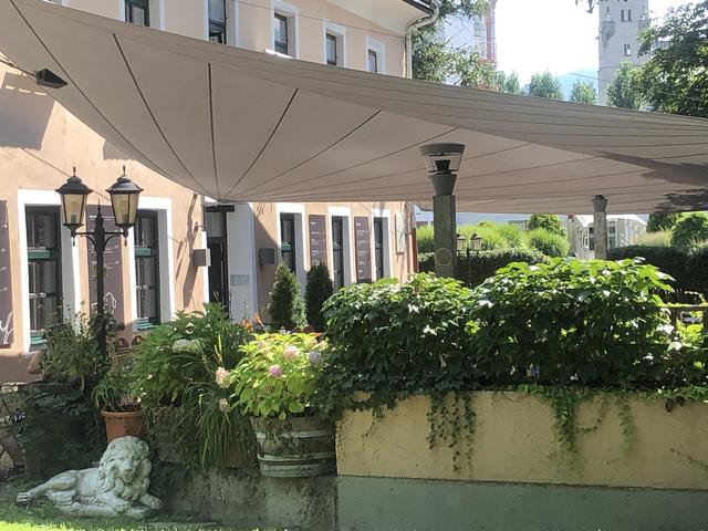 Das Löwenhaus, die Geisterburg und das Restaurant Cammerlander inklusive Tapabar am Marktplatz in Innsbruck sind vom Konkursantrag betroffen. | Foto: Foto: Herrmann