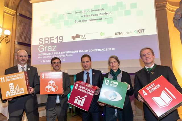 Diskutierten drei Tage über nachhaltiges Bauen: Th. Lützkendorf, G. Habert, M. Monsberger, H. Kromp-Kolb und A. Passer (v.l.)