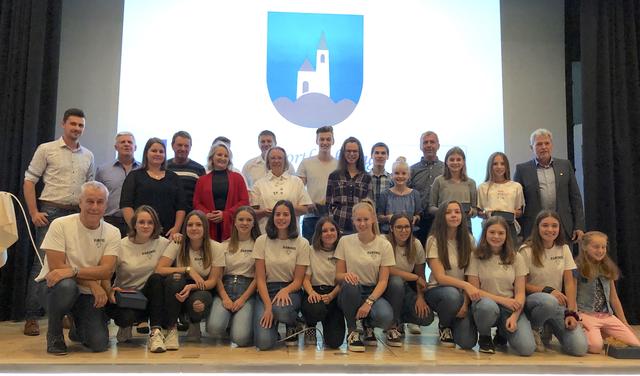 Sechzehn Athleten und eine Mannschaft wurden in Kirchberg für ihre Leistungen geehrt. | Foto: Andreas Schipflinger