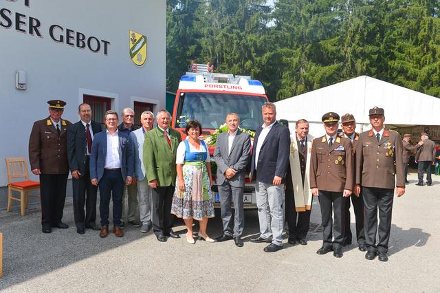 Von links: Thomas Wurmtödter, Bernhard Klein, Landtagsabgeordneter Michael Lindner, Nikolaus Josef Smejkal, Manfred Dreiling, Bürgermeister Alois Pils, Landesrätin Birgit Gerstorfer, Vizebürgermeister Gerhard Neunteufel, Landtagsabgeordneter Peter Handlos, Pfarrer Willi Kern, Gottfried Kerschbaummayr, Franz Seitz und Martin Hildner.  | Foto: Mario Kienberger