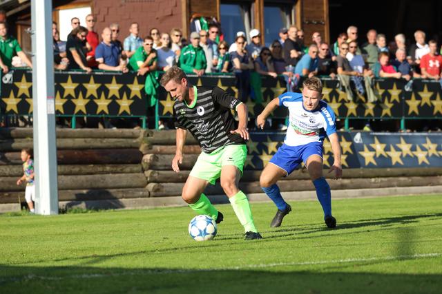 Oyrer und seine Jungs siegten im Derby erneut, Ottensheim (weiß) hätte auch Chancen auf Sieg gehabt.