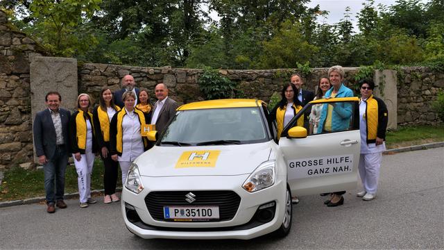 Bgm. Raimund Fuchs, Elfriede Amon, Tamara Hohenbichler, Regina Poindl, Hilfswerk NÖ-Geschäftsführer Christoph Gleirscher, Heidi Angel, Nationalratspräsident Wolfgang Sobotka, Elisabeth Markart, Stadtrat Patrick Layr, Betriebsleiterin Eva Angel, NRabg. Martina Diesner-Wais und Barbara Schneider.