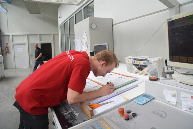 Weltmeister Christof Babinger aus Bergland bei der Arbeit in der Firma Queiser in Scheibbs. | Foto: Roland Mayr