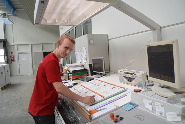 Weltmeister Christof Babinger aus Bergland bei der Arbeit in der Firma Queiser in Scheibbs. | Foto: Roland Mayr