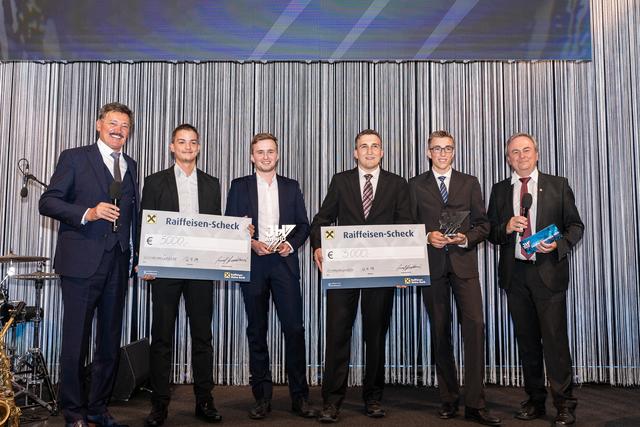 &lt;f&gt;Die Gewinner des JH-Innovationspreises&lt;/f&gt; mit Josef Haidlmair und dem Vorsitzenden der Jury, Franz Reithuber (re.). | Foto: Markus Kohlmayr