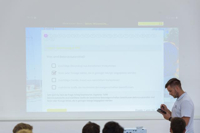 E-Learning am Bau: "Was sind Betonzusatzmittel?" lautet die Quizfrage | Foto: ofp.kommunikation