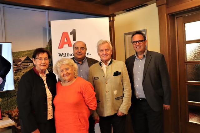 Rosalia Tantscher, Gertraude Rosenberger, Friedrich Roll, Gregor Hammerl und Christian Konrad gaben das Startzeichen für fit im Internet. | Foto: Edith Ertl