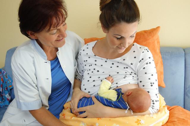 DGKPin Maria Großauer begleitet Mutter und Kind als Stillbeauftragte im Klinikum Steyr. | Foto: OÖG