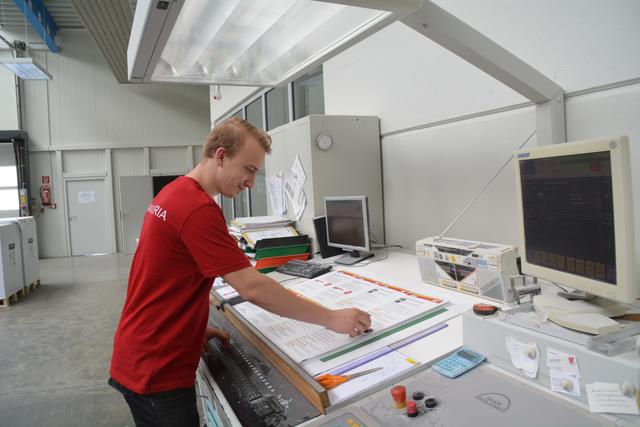 Weltmeister Christof Babinger aus Bergland bei der Arbeit in der Firma Queiser in Scheibbs. | Foto: Roland Mayr