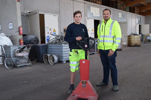 Daniel und Daniel haben am Altstoffsammelzentrum Waidhofen alles im Griff. | Foto: Zellinger