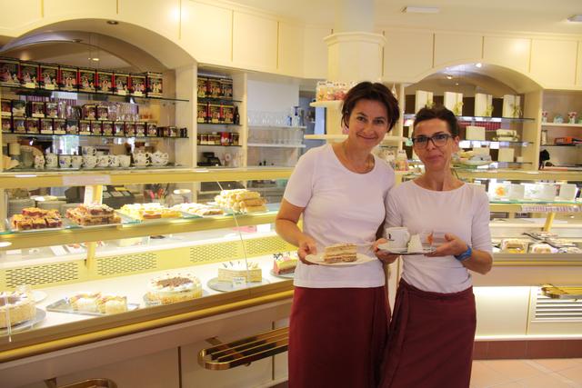 Claudia Eder (rechts) und Sylvia Egger gehören zum Team des Café Seeboden