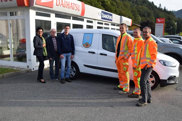 Schlüsselübergabe des neuen Fahrzeuges für die Gemeinde Kitzeck.