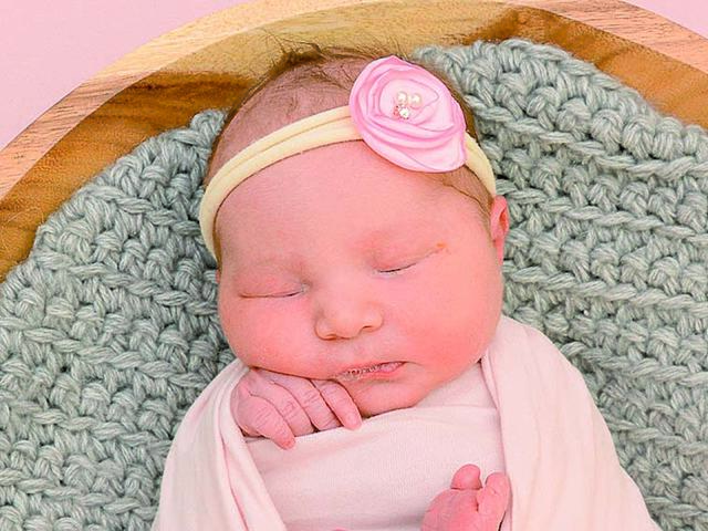 ANGELINA
- Eltern: Jasmin Seidl und Christian Damm