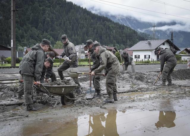 Unsere Bundesheer-Soldaten: Gut, dass wir sie haben, wenn wir sie brauchen, oder? | Foto: Bundesheer/Pusch