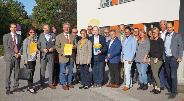 Auch zahlreiche Bürgermeister/innen und Amtsträger/innen des Bezirks Baden kamen zum Tag der offenen Tür