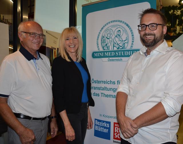 von li.: Mini Med Moderator Karl Weichinger, Doris Hinum von der Stadtgemeinde St. Valentin und der Lunchenfacharzt Alexander Lindemeier.