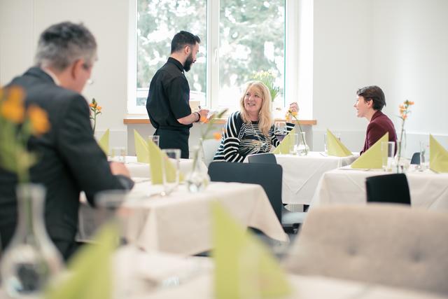 Integration trifft Geschmack: Die Talenteküche bietet regulären Restaurant-Betrieb, in dem man von 10 bis 16 Uhr  Essen gehen kann. | Foto: A. Friebes