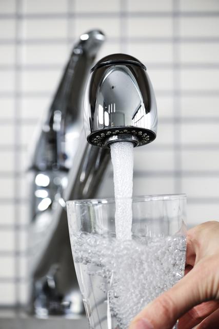 In der Nacht von 3. auf 4. Oktober kommt es in Ranshofen zu Einschränkungen in der Wasserversorgung aufgrund von Wartungsarbeiten. Die Stadtgemeinde empfiehlt deshalb, einen kleinen Wasservorrat, beispielsweise für die Toilettenspülung, anzulegen.