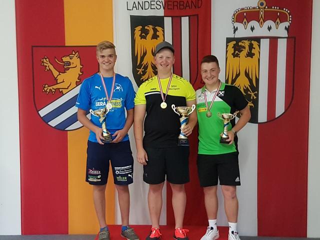 Jakob Solböck (r.) holte bei den Junioren für den ESV Wang die Bronzene.