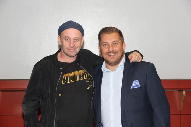 Alf Poier mit Veranstalter Michael Schabernig