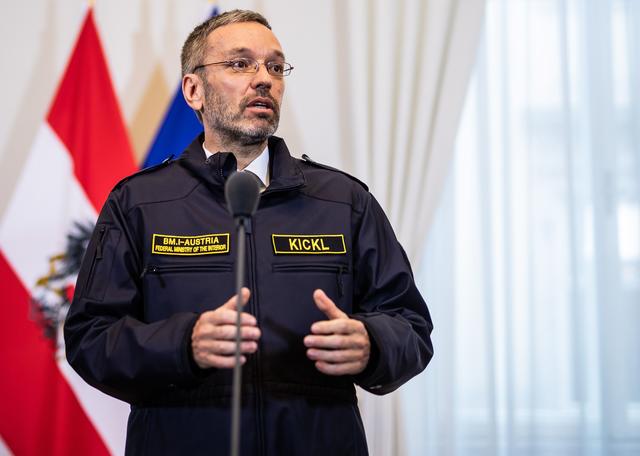 Mitten im Wahlkampf wird der Listenzweite der Freiheitlichen, Herbert Kickl, mit Vorwürfen konfrontiert.