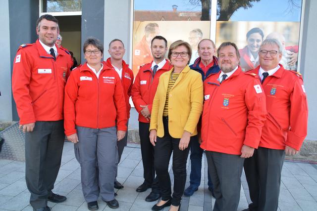 Klaus Rosenmayer, Karin Grubeck, Christoph Schattauer-Schmidt, Hannes Buxbaum, Helga Rosenmayer, Johannes Pilz, Hans Ebner und Markus Hobiger bei der Eröffnung.