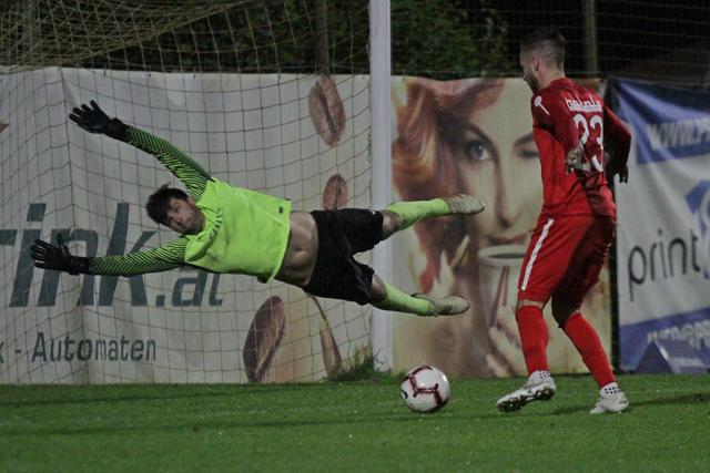 Der Perg-Goalie Amel Kujundzic war von den Florianer Stürmern nicht zu biegen.