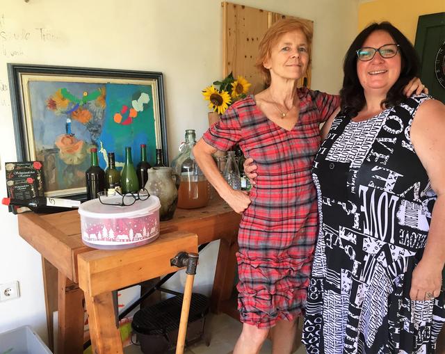 Die Gastgeberin des Sommerfestes Susanne von Stietencron und Obfrau Margareta Stöger-Haselböck arbeiten gut zusammen