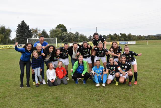 Die Spielerinnen vom FC FarbenPartner Südburgenland jubelten über den ersten Saisonsieg. | Foto: Michael Strini