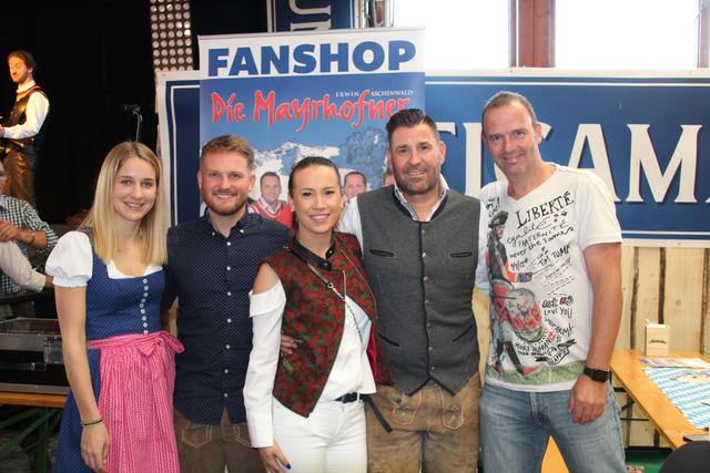 &lt;f&gt;Zufrieden:&lt;/f&gt;Viktoria, Kevin, Dorina, Gerhard und Mario Haas.