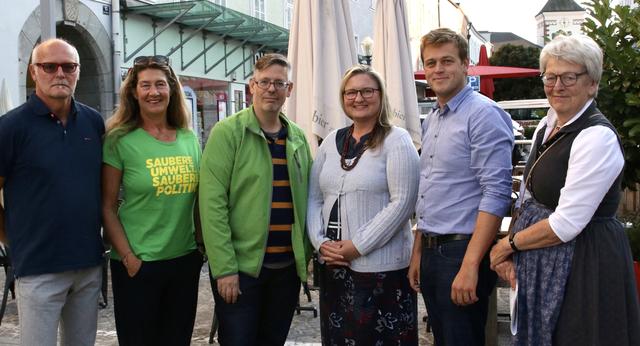 Grüne Kandidaten: Hiller, Pickhardt-Kröpfel, Schallmeiner, Hauschildt-Buschberger, Kaineder, Tostmann (v.l.).